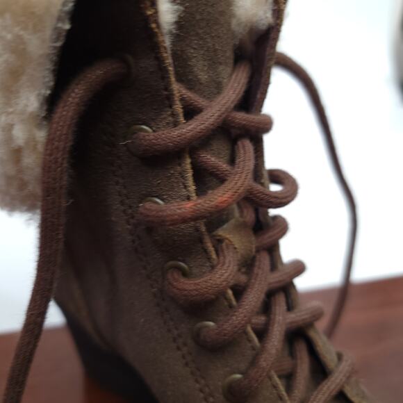 Ugg Zea Boots Wedge Size 5 Womens Boot Brown Fur Lined - Picture 11 of 11